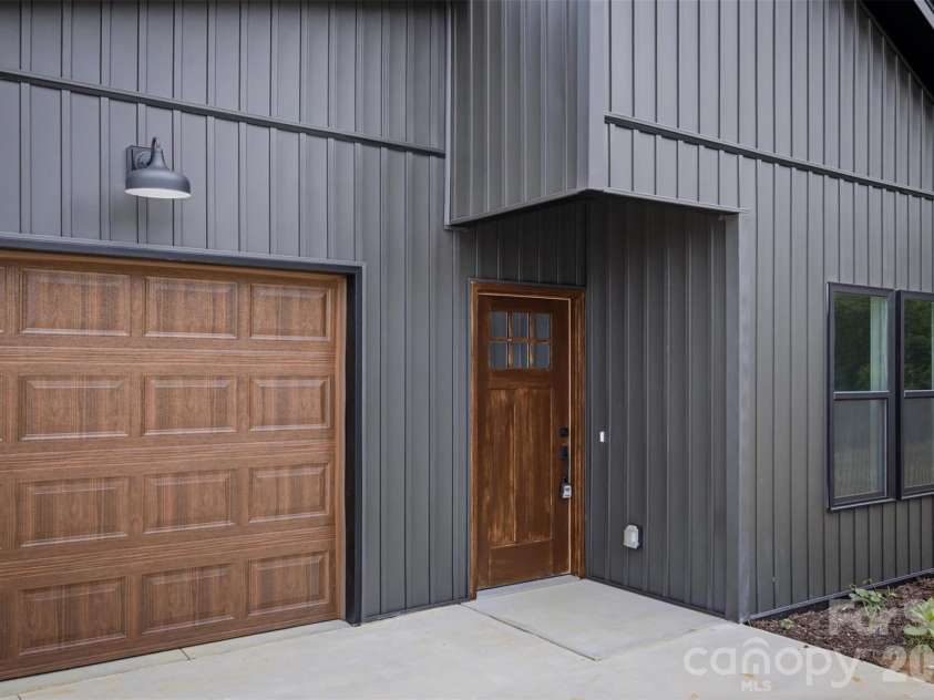 917 Overlook Drive, Lenoir, NC 28645.  MLS# CAR4405021, YatesRealty ID 41645. 