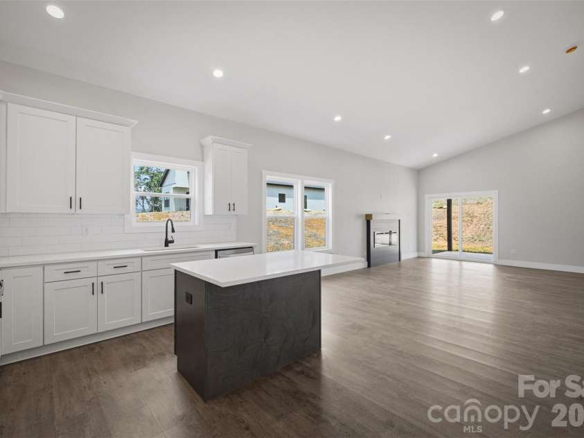 917 Overlook Drive, Lenoir, NC 28645.  MLS# CAR4405021, YatesRealty ID 41645. 