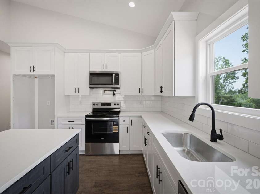 917 Overlook Drive, Lenoir, NC 28645.  MLS# CAR4405021, YatesRealty ID 41645. 