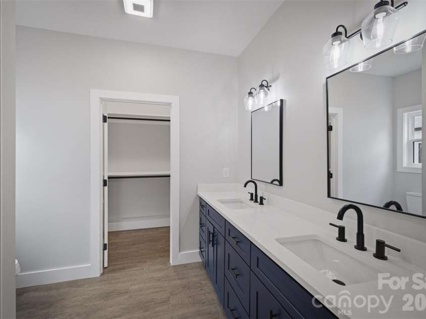 917 Overlook Drive, Lenoir, NC 28645.  MLS# CAR4405021, YatesRealty ID 41645. 