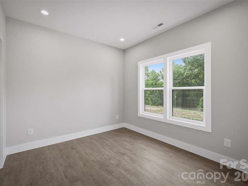 917 Overlook Drive, Lenoir, NC 28645.  MLS# CAR4405021, YatesRealty ID 41645. 