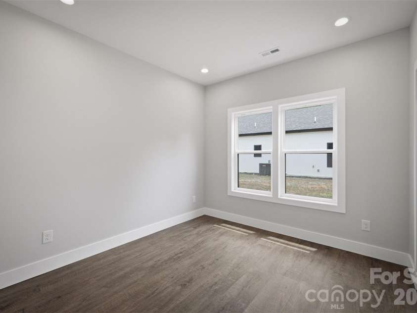 917 Overlook Drive, Lenoir, NC 28645.  MLS# CAR4405021, YatesRealty ID 41645. 