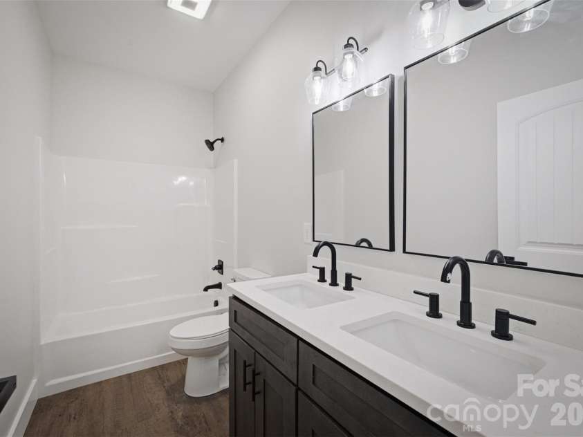 917 Overlook Drive, Lenoir, NC 28645.  MLS# CAR4405021, YatesRealty ID 41645. 