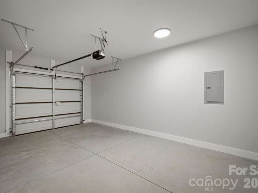 917 Overlook Drive, Lenoir, NC 28645.  MLS# CAR4405021, YatesRealty ID 41645. 
