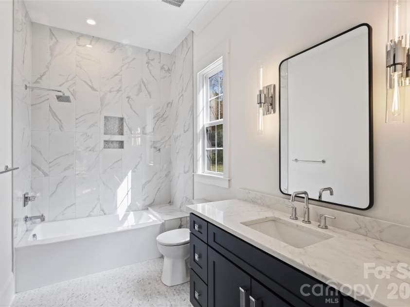 5014 Ohm Lane, Charlotte, NC 28270.  MLS# CAR4411173, YatesRealty ID 41646. Secondary en-suite bath