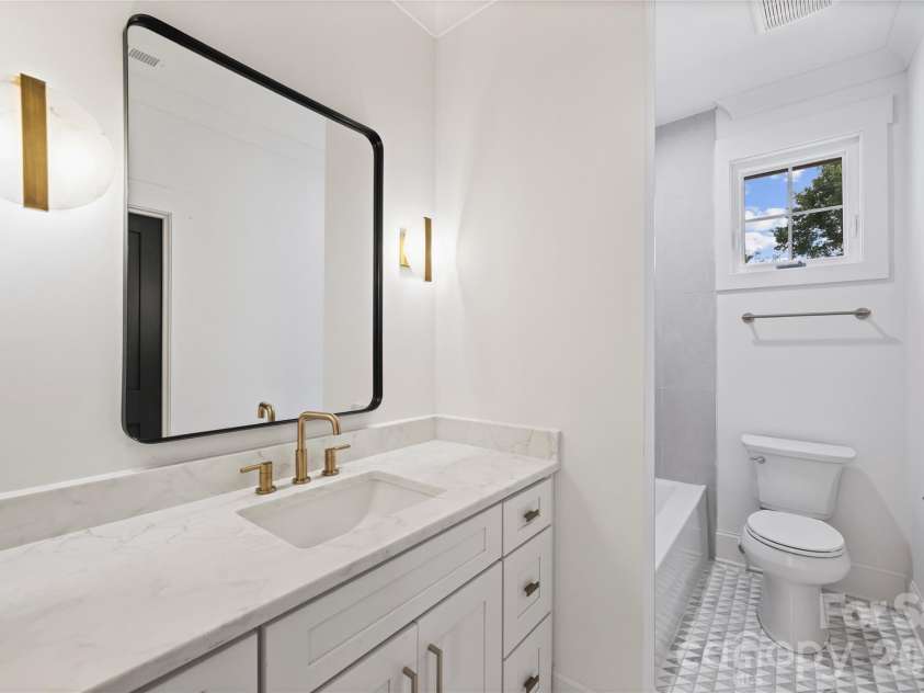 5014 Ohm Lane, Charlotte, NC 28270.  MLS# CAR4411173, YatesRealty ID 41646. Secondary en-suite bath