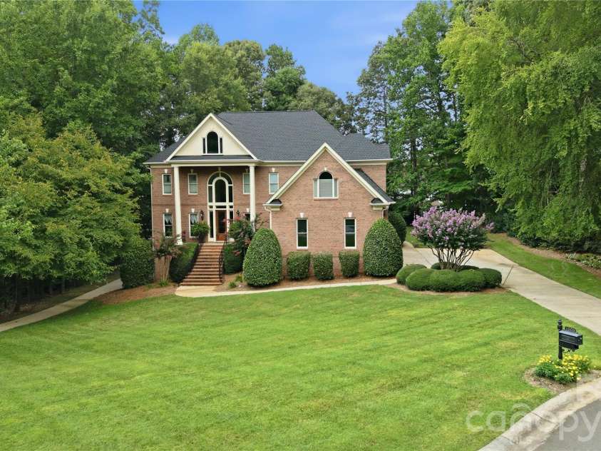 1009 Honors Court, Waxhaw, NC 28173.  MLS# CAR4409471, YatesRealty ID 41647. 