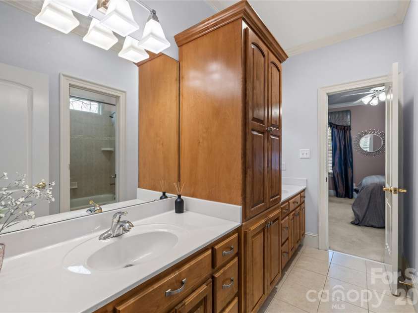 1009 Honors Court, Waxhaw, NC 28173.  MLS# CAR4409471, YatesRealty ID 41647. 