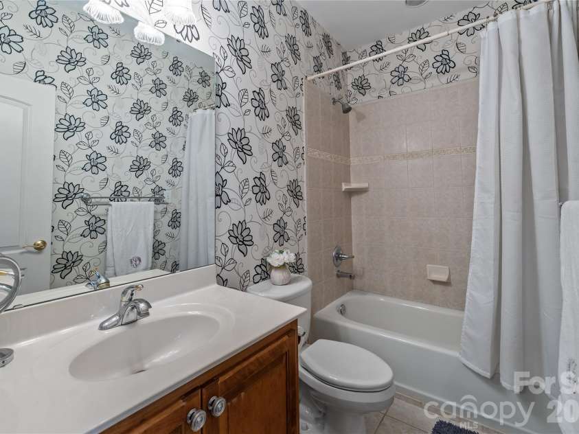 1009 Honors Court, Waxhaw, NC 28173.  MLS# CAR4409471, YatesRealty ID 41647. 