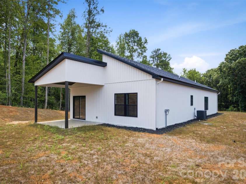 921 Overlook Drive, Lenoir, NC 28645.  MLS# CAR4405127, YatesRealty ID 41648. 