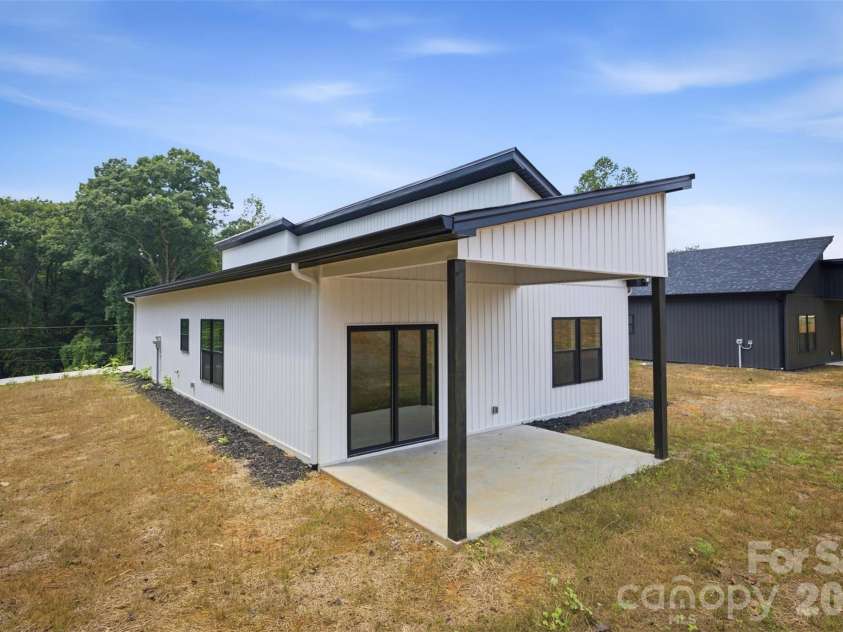 921 Overlook Drive, Lenoir, NC 28645.  MLS# CAR4405127, YatesRealty ID 41648. 