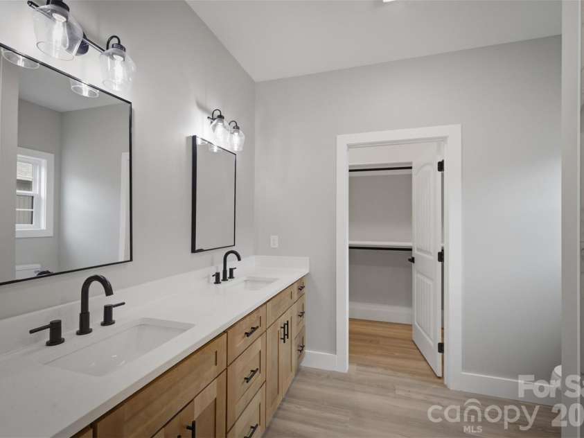 921 Overlook Drive, Lenoir, NC 28645.  MLS# CAR4405127, YatesRealty ID 41648. 