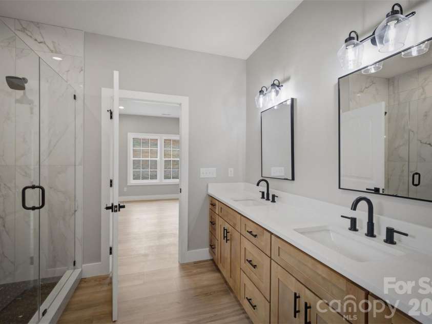 921 Overlook Drive, Lenoir, NC 28645.  MLS# CAR4405127, YatesRealty ID 41648. 