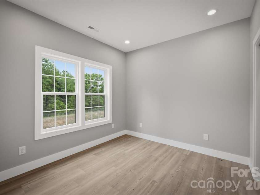 921 Overlook Drive, Lenoir, NC 28645.  MLS# CAR4405127, YatesRealty ID 41648. 