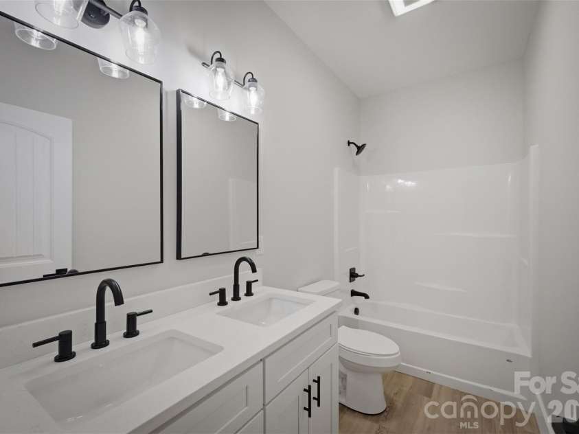 921 Overlook Drive, Lenoir, NC 28645.  MLS# CAR4405127, YatesRealty ID 41648. 