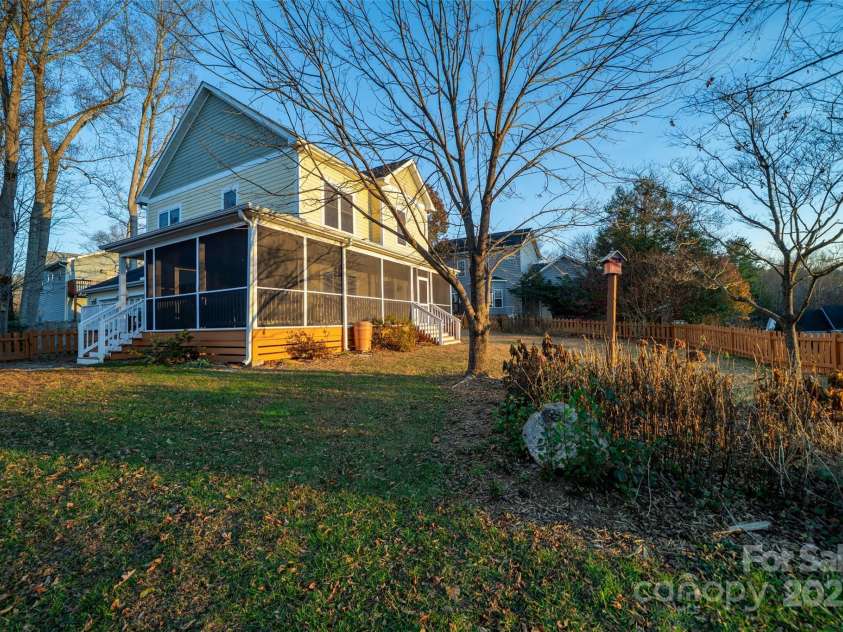 11 Forest Park Lane, Asheville, NC 28803.  MLS# CAR4321973, YatesRealty ID 4165. 