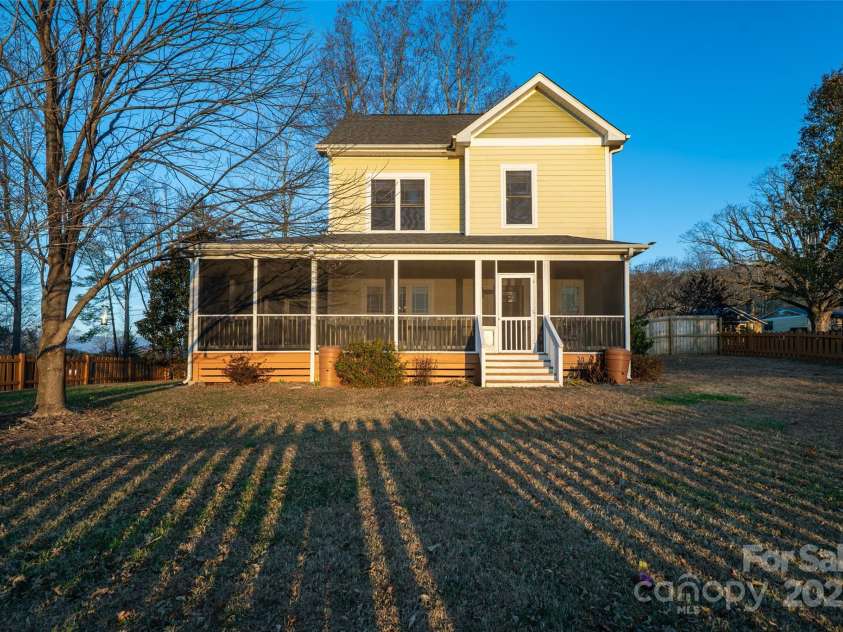 11 Forest Park Lane, Asheville, NC 28803.  MLS# CAR4321973, YatesRealty ID 4165. 