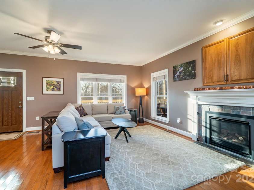 11 Forest Park Lane, Asheville, NC 28803.  MLS# CAR4321973, YatesRealty ID 4165. Living room