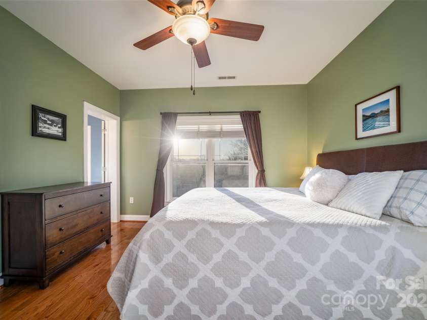 11 Forest Park Lane, Asheville, NC 28803.  MLS# CAR4321973, YatesRealty ID 4165. Primary bedroom