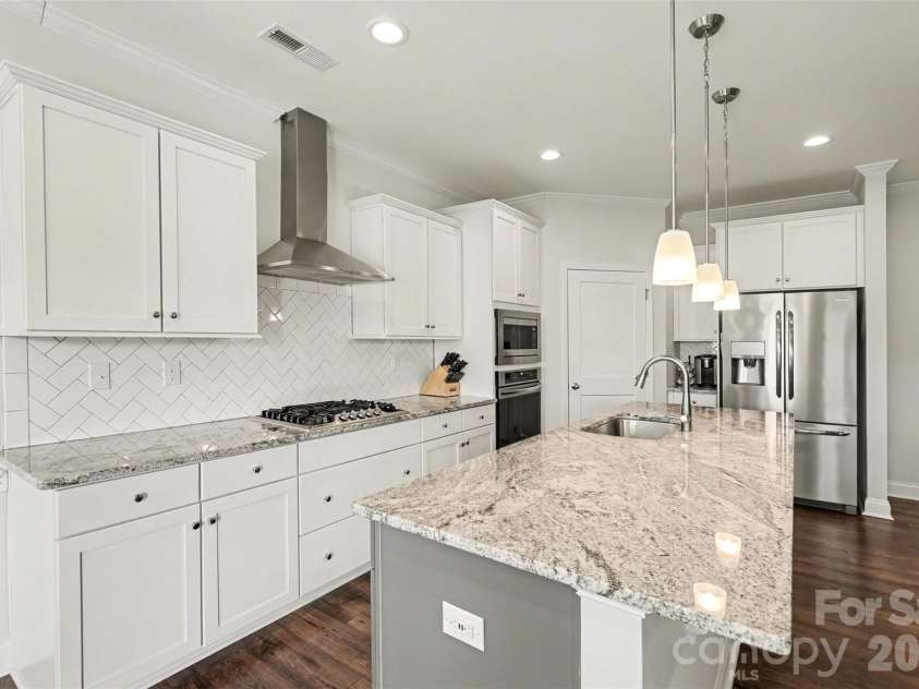 3731 Antrim Place, Kannapolis, NC 28081.  MLS# CAR4346484, YatesRealty ID 4165. Kitchen
