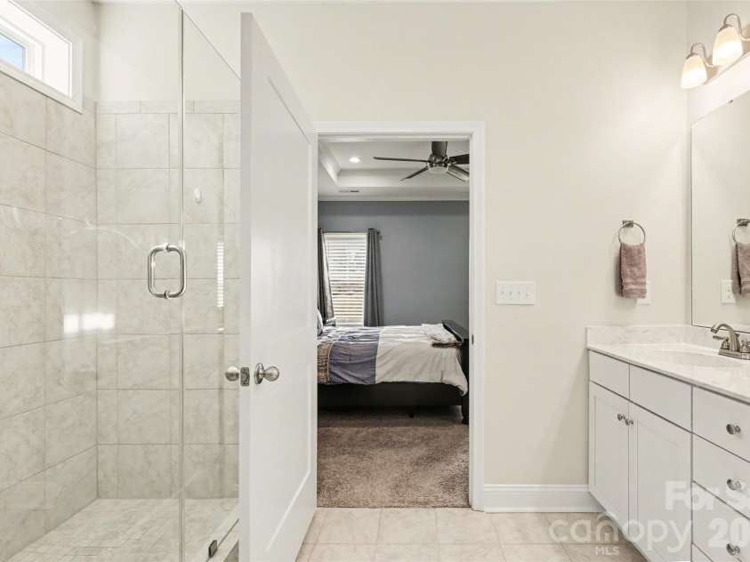 3731 Antrim Place, Kannapolis, NC 28081.  MLS# CAR4346484, YatesRealty ID 4165. Primary Bathroom