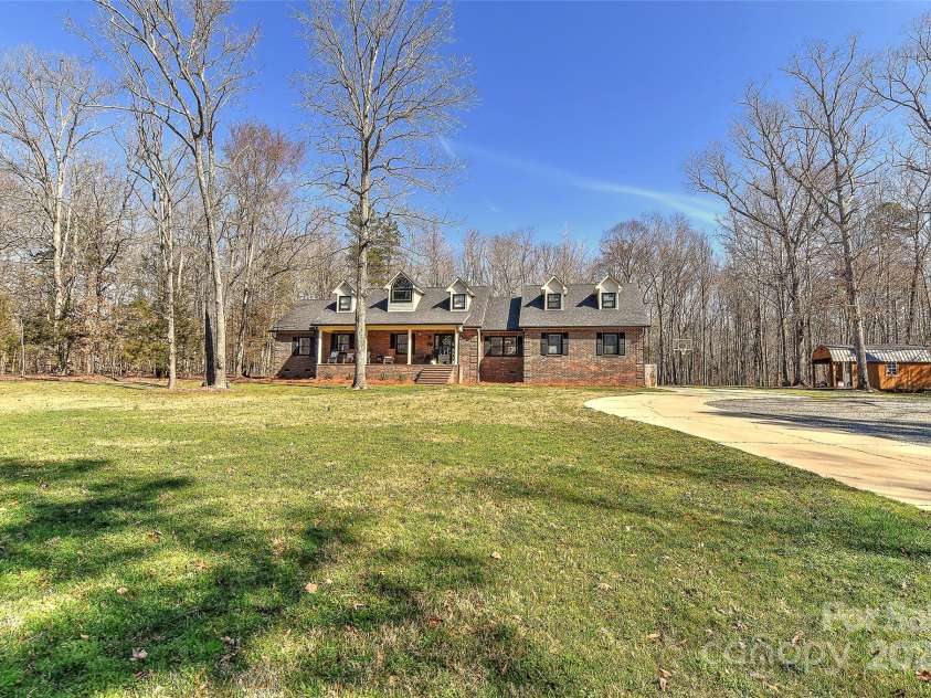 9414 Machado Drive, Indian Trail, NC 28079.  MLS# CAR4222379, YatesRealty ID 4165. 