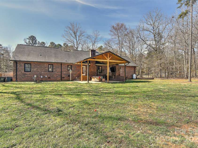 9414 Machado Drive, Indian Trail, NC 28079.  MLS# CAR4222379, YatesRealty ID 4165. 