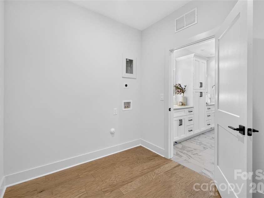 2316 Chateau Court, Matthews, NC 28105.  MLS# CAR4401109, YatesRealty ID 41650. 