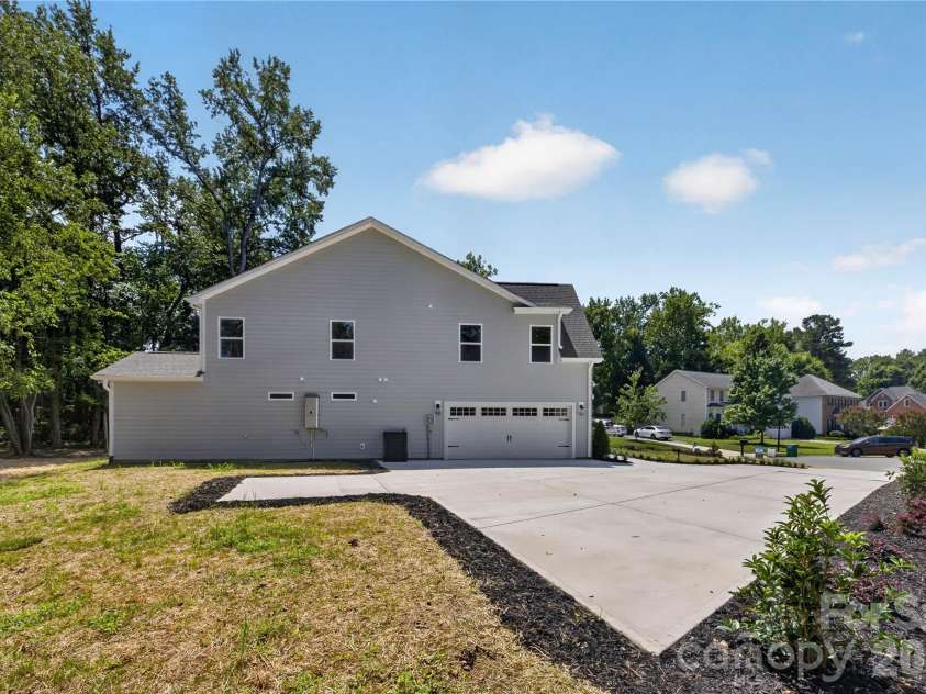 2316 Chateau Court, Matthews, NC 28105.  MLS# CAR4401109, YatesRealty ID 41650. 