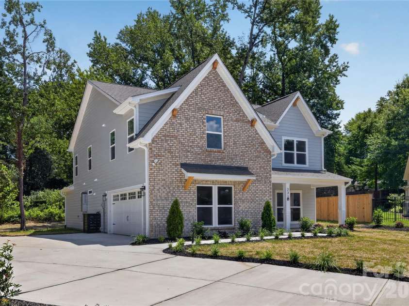2316 Chateau Court, Matthews, NC 28105.  MLS# CAR4401109, YatesRealty ID 41650. 