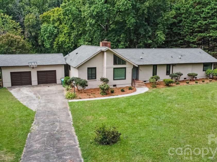 13520 Andulusian Drive, Matthews, NC 28105.  MLS# CAR4409742, YatesRealty ID 41651. Welcome home.