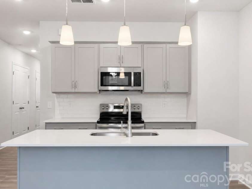 4614 Lakeview Road, Charlotte, NC 28216.  MLS# CAR4406194, YatesRealty ID 41652. 