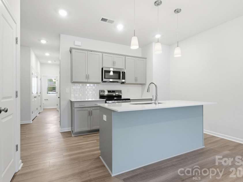 4614 Lakeview Road, Charlotte, NC 28216.  MLS# CAR4406194, YatesRealty ID 41652. 