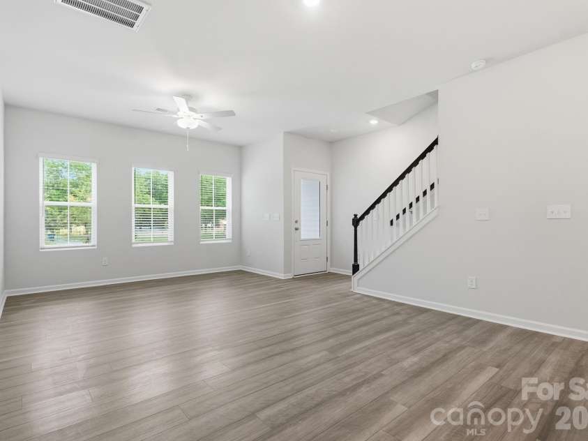 4614 Lakeview Road, Charlotte, NC 28216.  MLS# CAR4406194, YatesRealty ID 41652. 