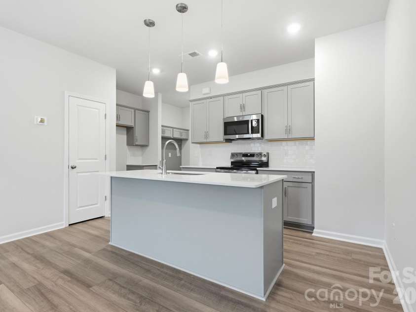 4614 Lakeview Road, Charlotte, NC 28216.  MLS# CAR4406194, YatesRealty ID 41652. 