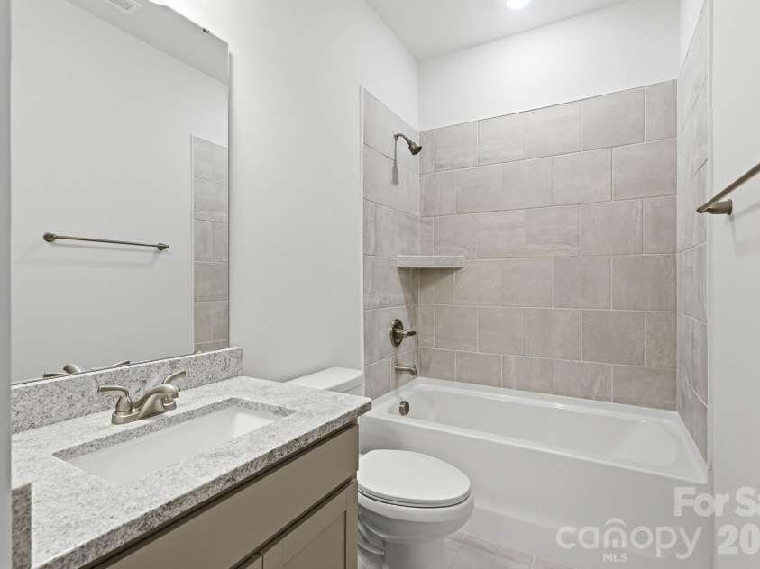4614 Lakeview Road, Charlotte, NC 28216.  MLS# CAR4406194, YatesRealty ID 41652. 