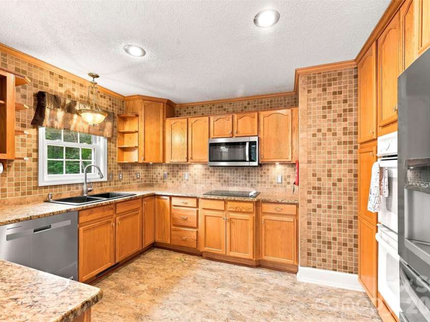 199 Bethlehem Manufacturing Lane, Hickory, NC 28601.  MLS# CAR4406517, YatesRealty ID 41654. 