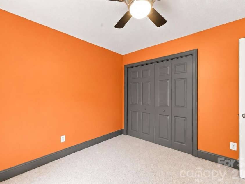 199 Bethlehem Manufacturing Lane, Hickory, NC 28601.  MLS# CAR4406517, YatesRealty ID 41654. Main Full Bathroom