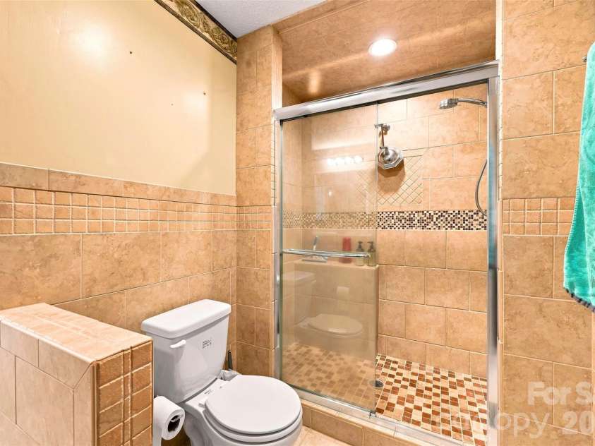 199 Bethlehem Manufacturing Lane, Hickory, NC 28601.  MLS# CAR4406517, YatesRealty ID 41654. Primary Bathroom