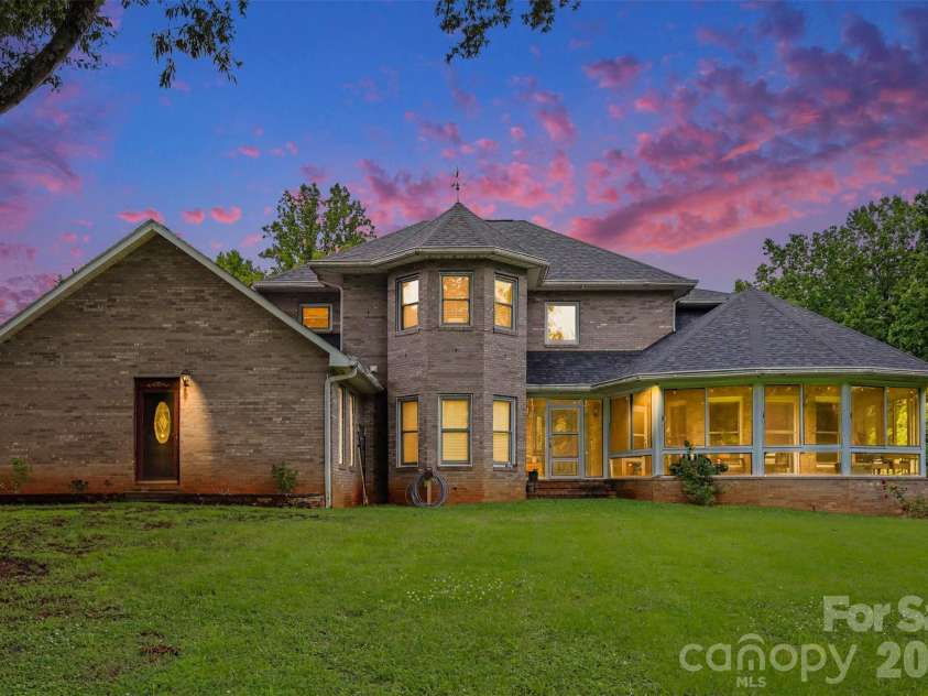 176 Eeb Lane, Statesville, NC 28625.  MLS# CAR4403023, YatesRealty ID 41655. 