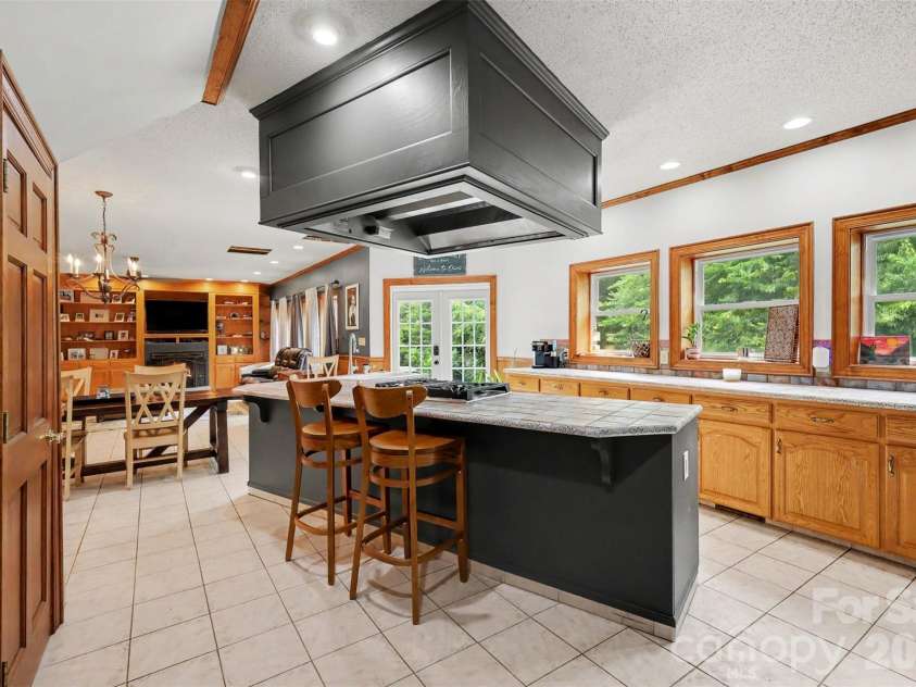 176 Eeb Lane, Statesville, NC 28625.  MLS# CAR4403023, YatesRealty ID 41655. 
