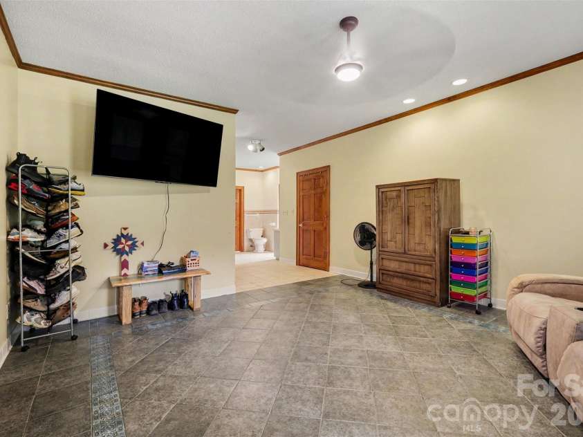176 Eeb Lane, Statesville, NC 28625.  MLS# CAR4403023, YatesRealty ID 41655. 