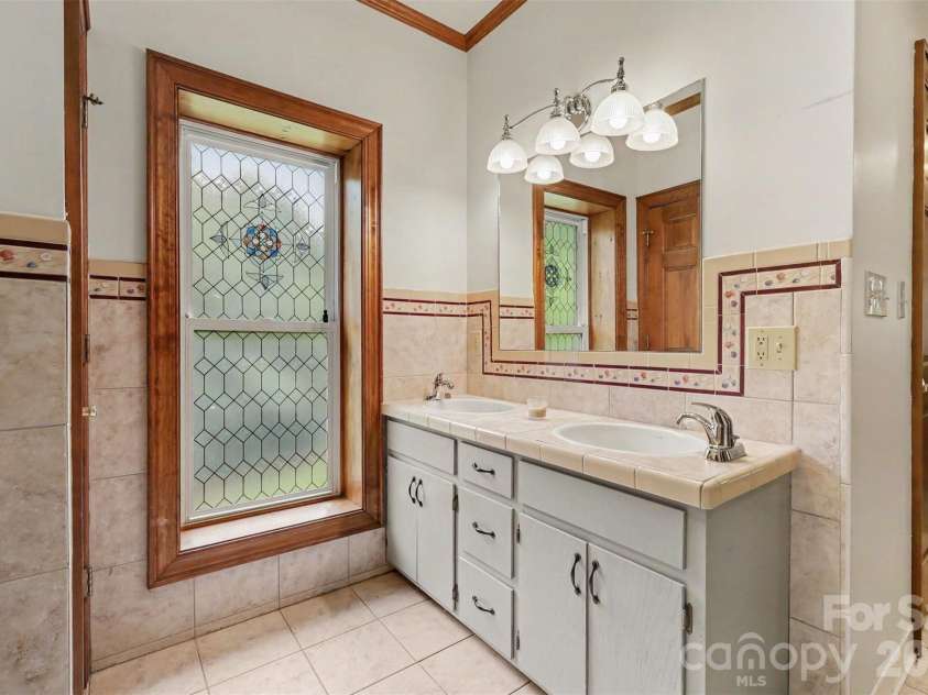 176 Eeb Lane, Statesville, NC 28625.  MLS# CAR4403023, YatesRealty ID 41655. 
