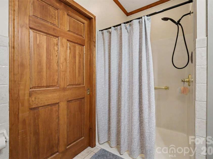 176 Eeb Lane, Statesville, NC 28625.  MLS# CAR4403023, YatesRealty ID 41655. 