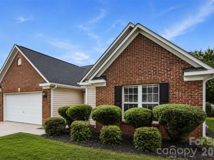 325 Dutchmans Meadow Drive, Mount Holly, NC 28120.  MLS# CAR4404931, YatesRealty ID 41658. 