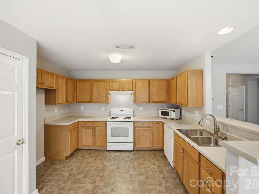 325 Dutchmans Meadow Drive, Mount Holly, NC 28120.  MLS# CAR4404931, YatesRealty ID 41658. 