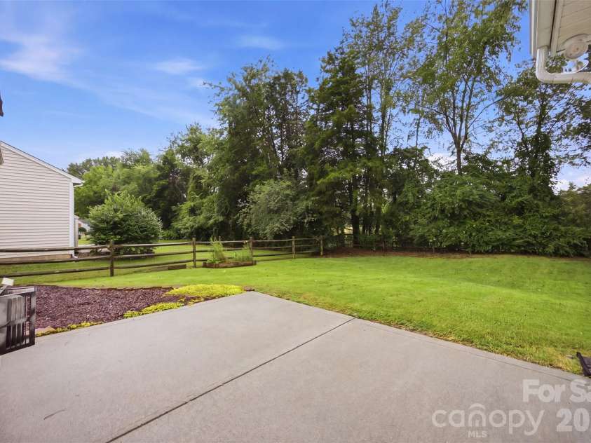 325 Dutchmans Meadow Drive, Mount Holly, NC 28120.  MLS# CAR4404931, YatesRealty ID 41658. 