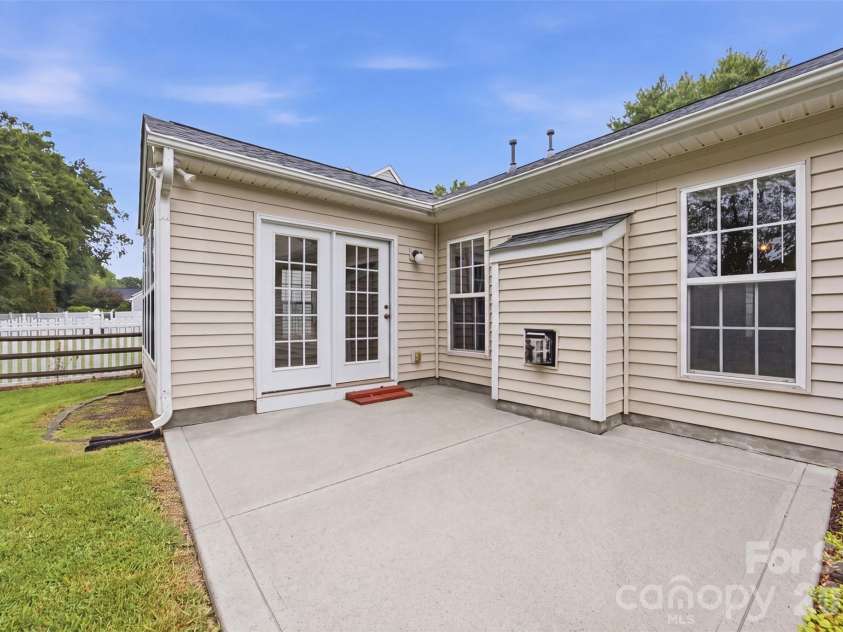 325 Dutchmans Meadow Drive, Mount Holly, NC 28120.  MLS# CAR4404931, YatesRealty ID 41658. 