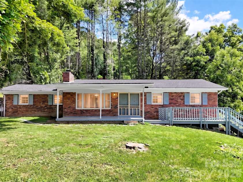 70 Iris Lane, Canton, NC 28716.  MLS# CAR4406779, YatesRealty ID 41659. 
