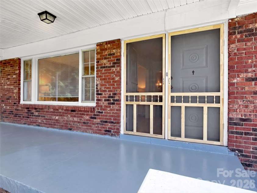 70 Iris Lane, Canton, NC 28716.  MLS# CAR4406779, YatesRealty ID 41659. 